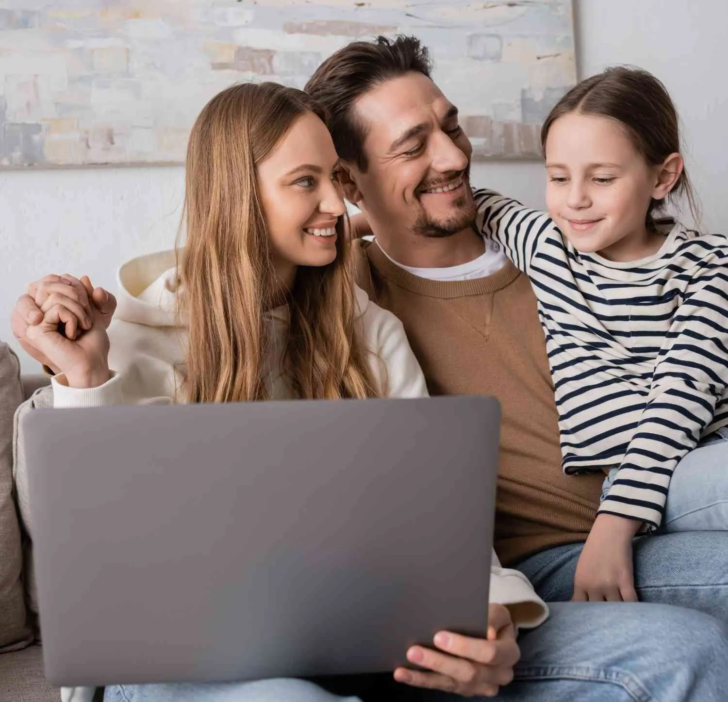 Family looking at cover options together on a laptop